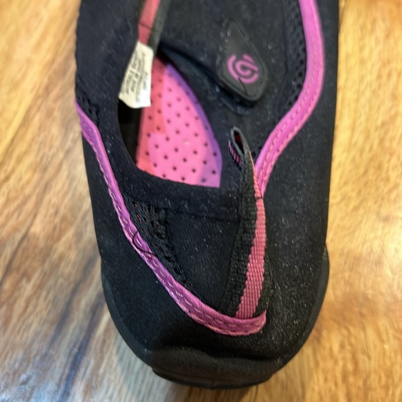 Water shoes worn but plenty of life left! - Picture 4 of 13